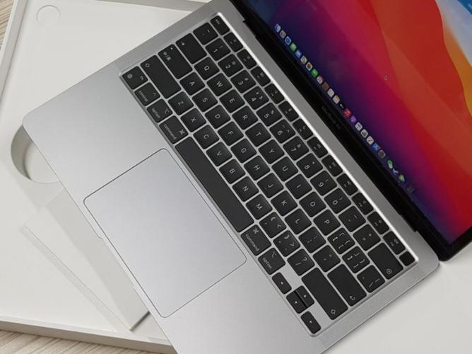 苹果怎么了？MacBook Pro又陷“排线门”：换根排线高达4000！(排线苹果高达舞台灯光显示) 汽修知识