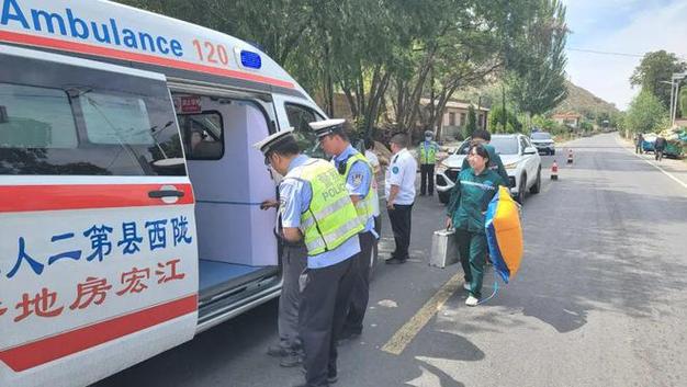巡逻途中遇车辆自燃 怀远交警及时救援(怀远自燃交警车辆巡逻) 汽修知识