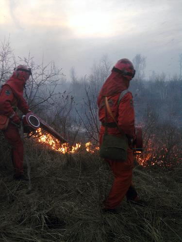 民警紧急扑救获点赞(民警政法扑救着火事发) 汽修知识