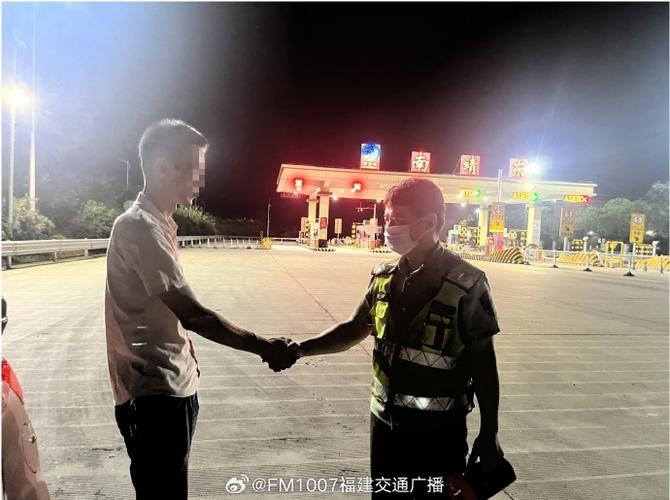 危化品车突发故障急坏司机 民警及时伸援手为其排忧解难(民警师傅永吉驾驶员收费站) 汽修知识