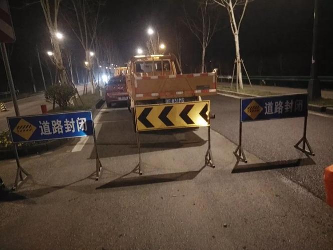 路面伸缩缝“惹祸”致车辆爆胎！​南宁车主：道路维护方迟迟不赔偿(伸缩缝赔偿惹祸道路车辆) 汽修知识