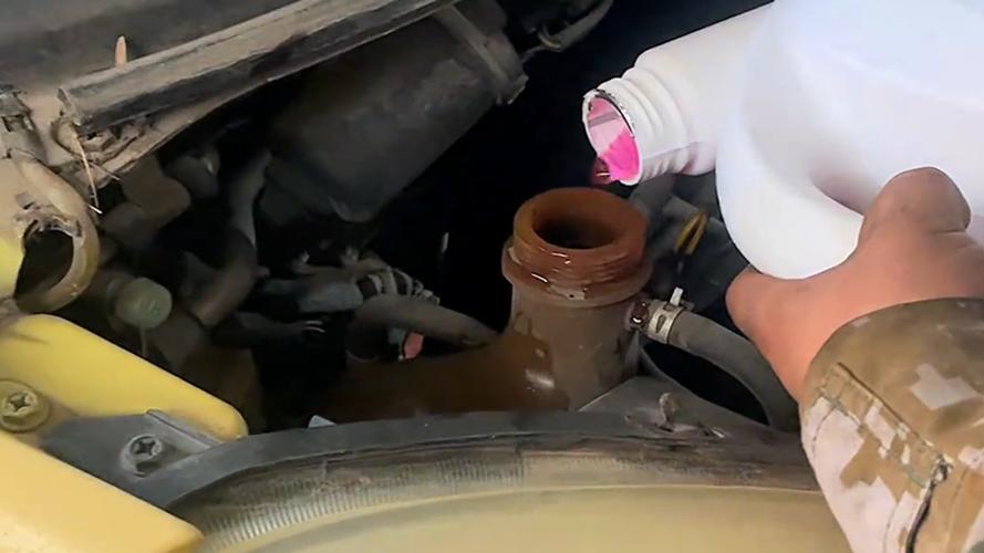 汽车防冻液到底有什么作用?多长时间要换?专业维修师傅告诉你答案(防冻液汽车有什么告诉你作用) 汽修知识