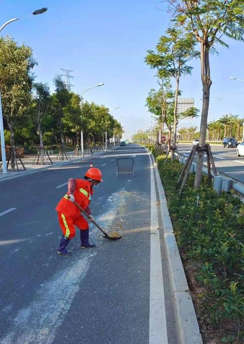 胶州市持续开展城市道路养护工作 精修细补管护并举(养护市政桥梁管道栏杆) 汽修知识