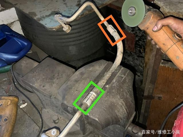 别克GL8空调漏氟怎么解决？(别克冷凝器更换蒸发管路) 汽修知识