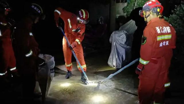 车里突然有条蛇 宣城女司机开车时被吓蒙(车里新安女司机开车女士) 汽修知识 车里突然有条蛇 宣城女司机开车时被吓蒙(车里新安女司机开车女士) 汽修知识