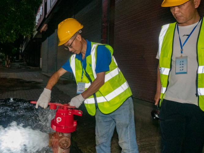 镇平县供水服务中心：清洗泵房水箱 保障居民用水安全(供水水箱水质清洗消毒) 汽修知识