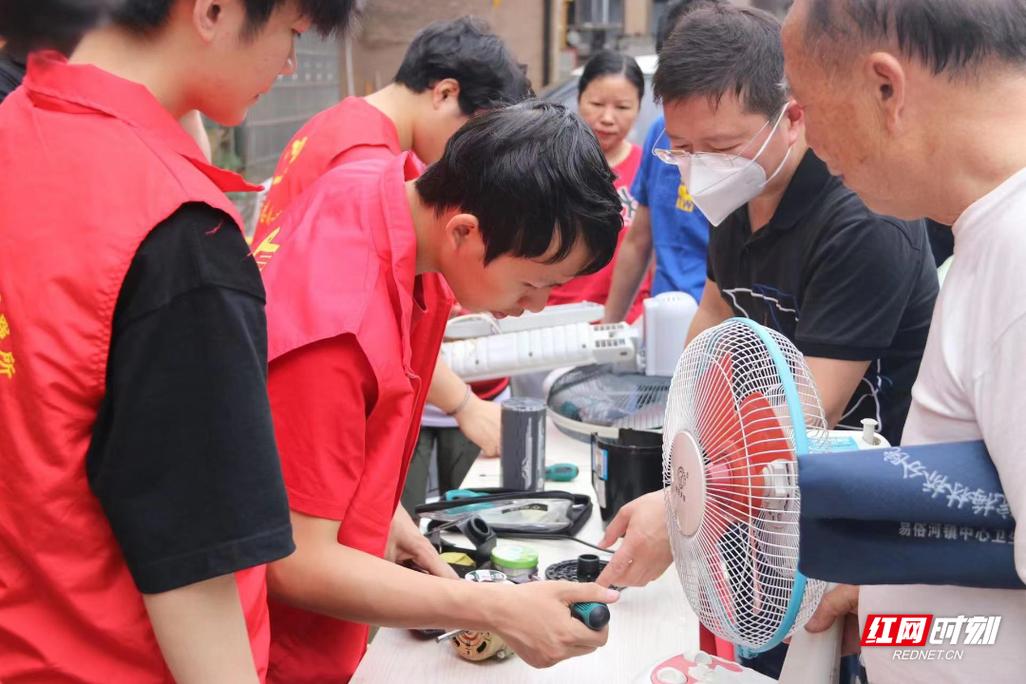 菏泽职业学院蒋震智能制造学院进小区开展家电维修志愿服务活动(家电活动家电维修职业学院志愿服务) 汽修知识