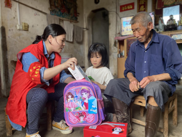 用爱架起“连心桥”(工程患者女儿志愿者带着) 汽修知识