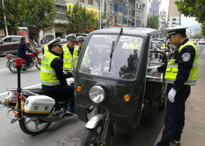 醴陵交警大力整治低速三四轮电动车辆(四轮红网电动车交警宣传) 汽修知识