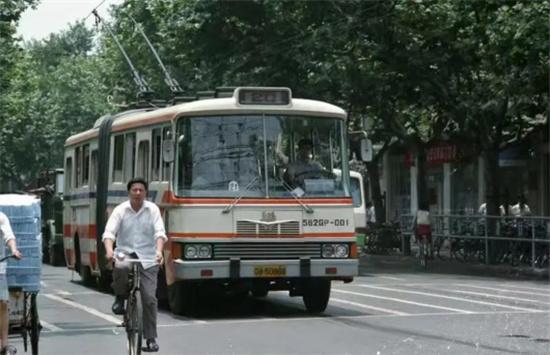 燕庄蝶变40年⑧：“大辫子”电车成追忆 地铁BRT青春跑起来(地铁公交来路光明交通) 汽修知识