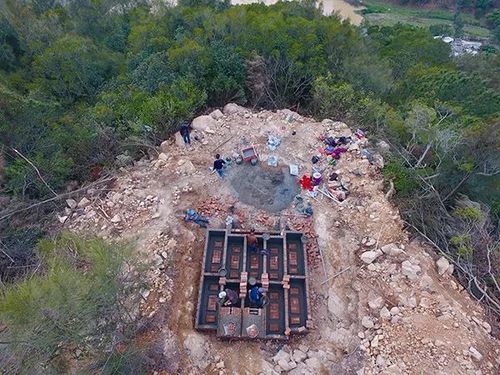 大片豪华活人墓偷偷建造……(活人坟墓水库密林建造) 汽修知识