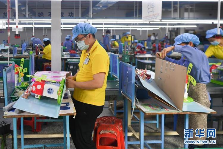 邓州创业者李清范：“小玩具”成就脱贫“大念想”(玩具厂这一贫困户脱贫致富资讯) 汽修知识