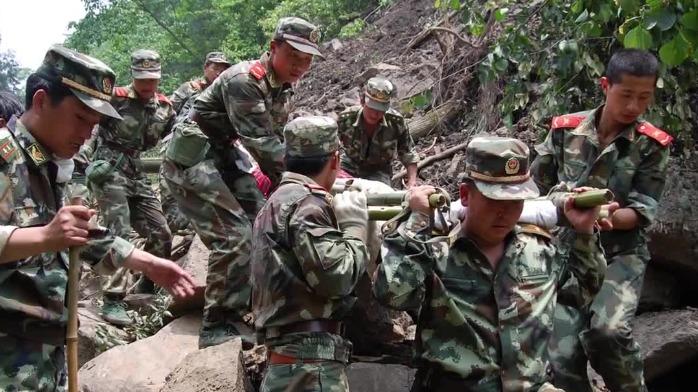 看见武警心里踏实(地震半岛武警全家人车里) 汽修知识