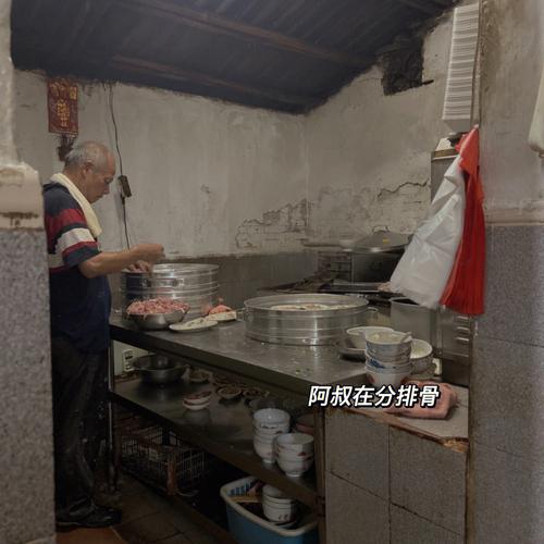 成都一黑作坊深夜开工炼回收油 销往网红餐馆(男子餐馆记者住户菜馆) 汽修知识