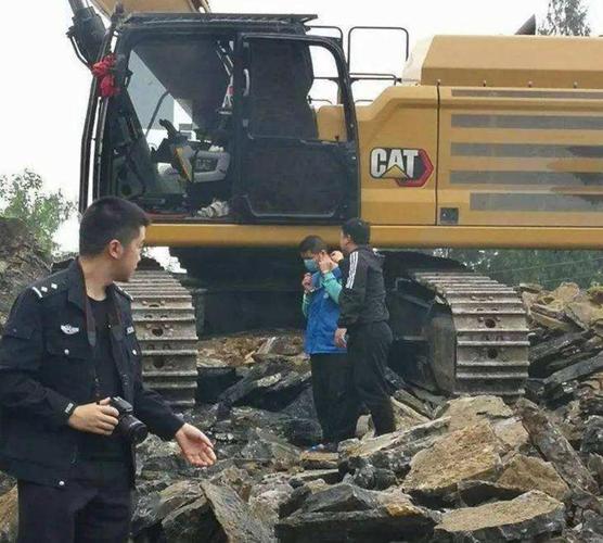 旋地机放置路边后“不翼而飞”佳木斯警方三小时破获盗窃案(民警铲车警方盗窃案破获) 汽修知识