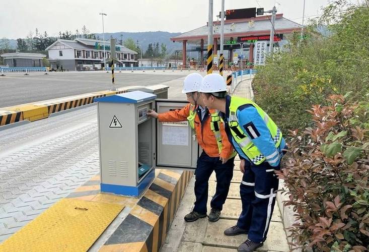 合肥24小时汽车道路救援服务调度中心(救援服务车辆提供电瓶) 汽修知识