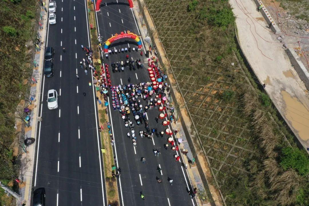 独山：在如虹大道上跨越奔跑(交通大道高铁跨越奔跑) 汽修知识