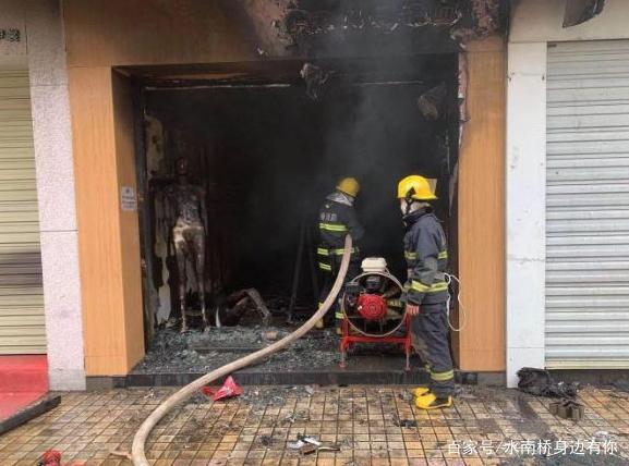 川沙路服装店发生火灾 电路故障引发、无伤亡(火势店内扑救服装店店铺) 汽修知识