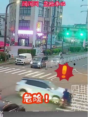 交警硬核回应：你负全责(交警闯红灯全责索赔李某) 汽修知识