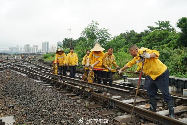 南宁工务段：风雨中守护铁路运输畅通(工务段防洪检查挡墙涵洞) 汽修知识