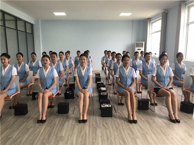 空姐要考什么学校 学类资讯