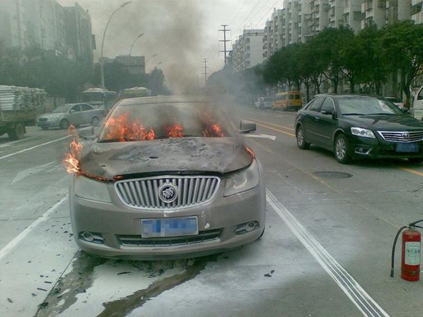 你知道吗？(汽车着火你知道油耗这个地方) 汽修知识