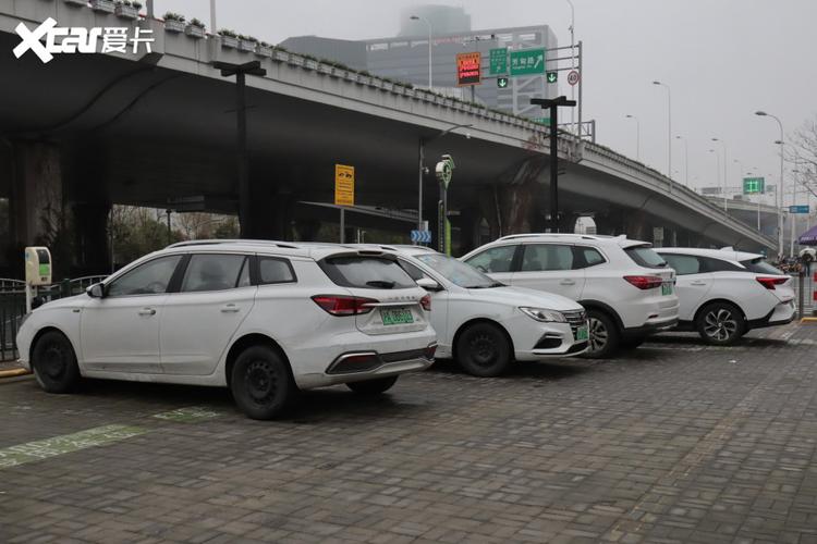 实探废弃共享汽车“停车场”：风口过后路在何方？(共享汽车车辆出行停放) 汽修知识