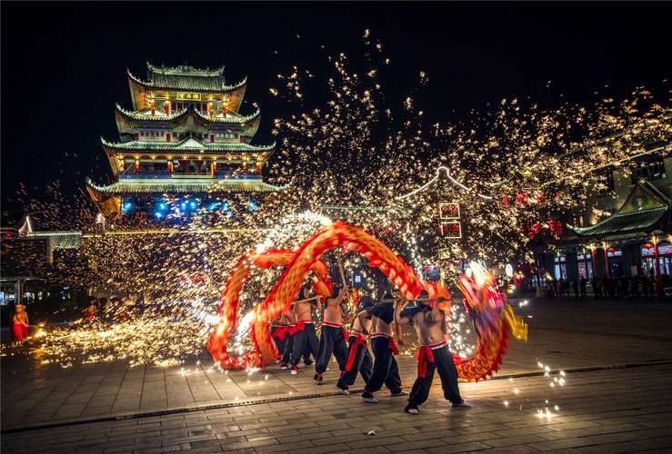 不少商家春节前档期已排满(写真龙年新春摄影师拍摄) 汽修知识