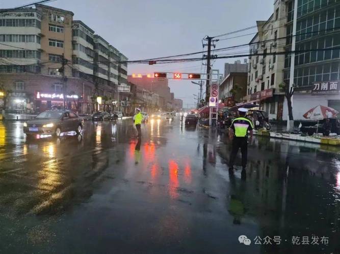 顶风雨、冒严寒！惠州交警坚守一线保畅通(路面清理路段巡逻公安局) 汽修知识