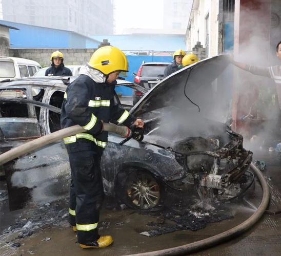 修车变烧车？(火灾修车汽车修理厂火势现场) 汽修知识