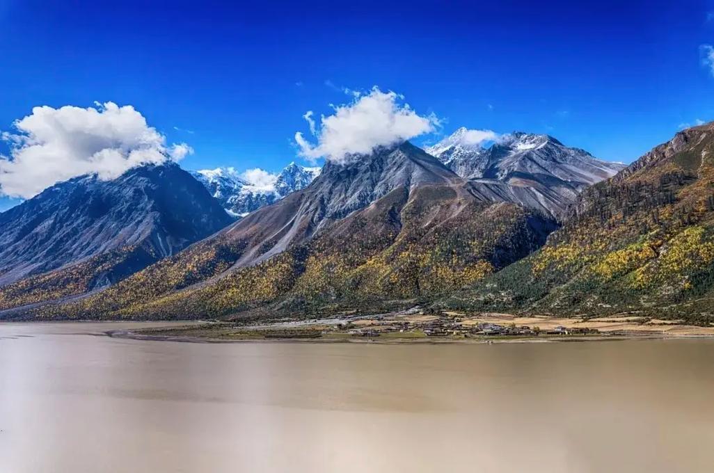 然乌湖在西藏什么地方 学类资讯