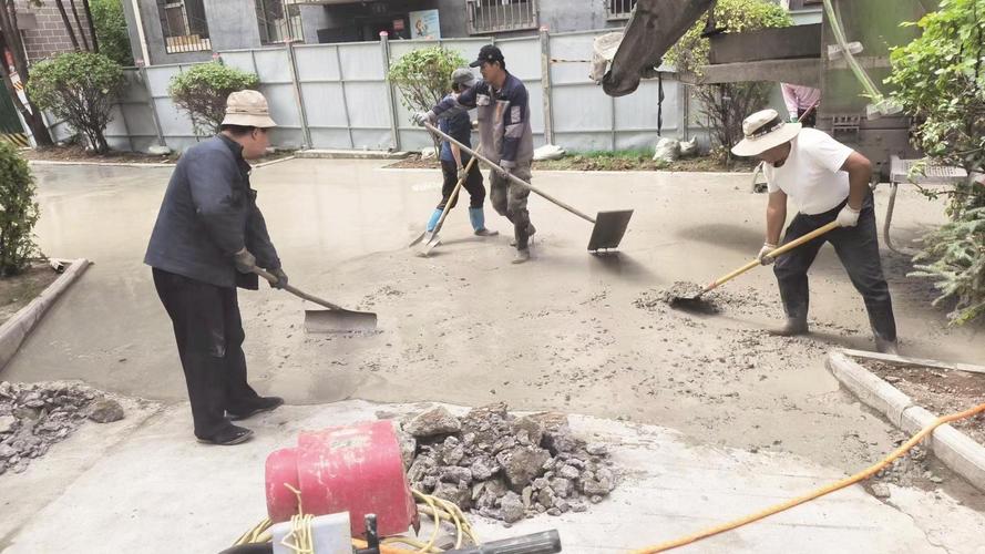 小8跑街|追踪：西咸新区沣东南路昆明时光三区外破损路面已修复(区外坑洼通行车辆沿线) 汽修知识