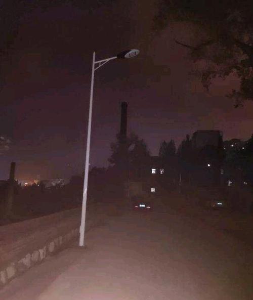 电厂西路路灯失明十多年 居民盼回家的路早日亮起来(路灯电厂西路不亮十多年) 汽修知识