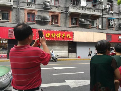 上海南京路招牌脱落背后 被“砸”断的人生(招牌欧阳脱落奇遇店铺) 汽修知识