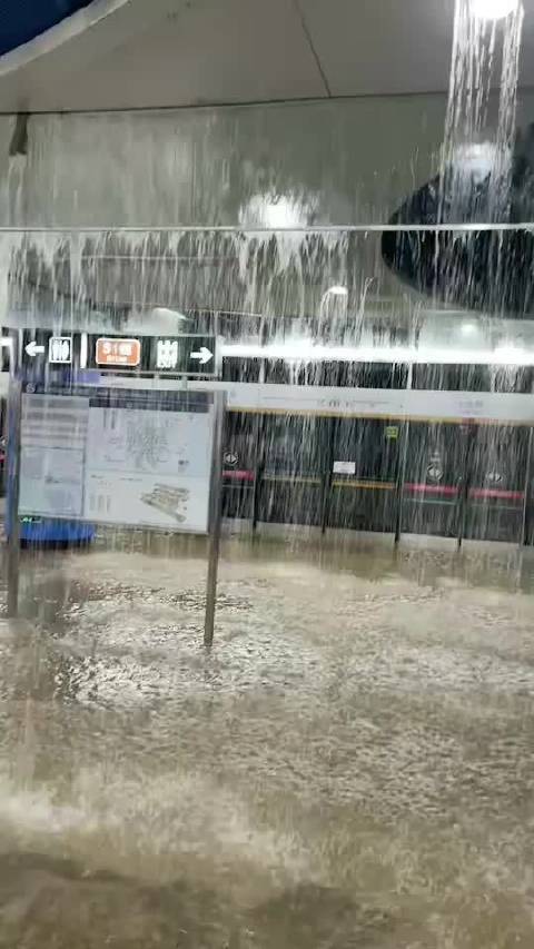 地铁站被淹停运(地铁站暴雨凯迪拉克往外城市) 汽修知识