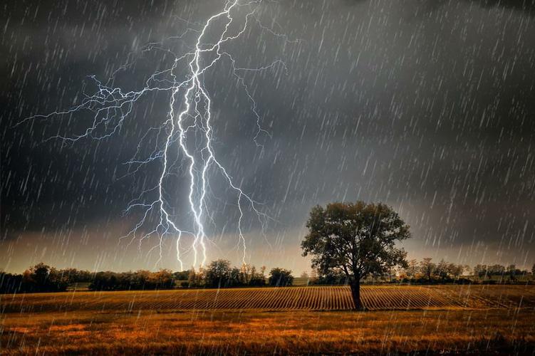 雷雨是什么季节的景物 学类资讯