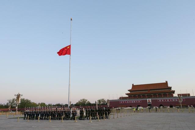 降半旗是指降到多少 学类资讯