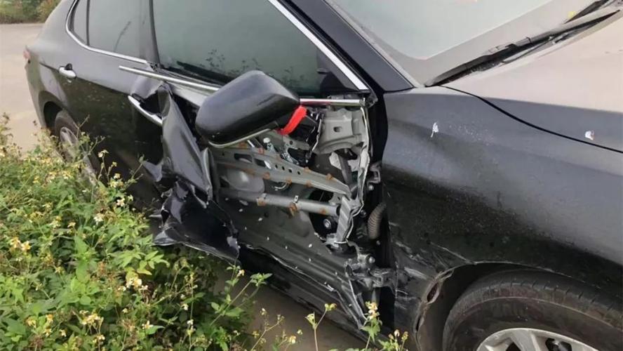 一招就能解决为什么就不用。(就能打不开车门镖客撞车) 汽修知识
