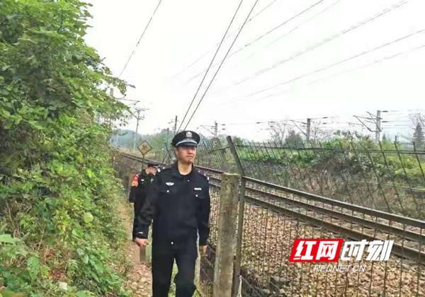 铁警谢伯元：守护安全出行的“平安使者”(辰溪警务铁路联防公安处) 汽修知识