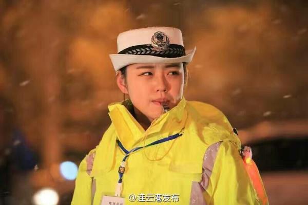 这是属于津城的“雪中浪漫”……安全感爆棚！(女子这是爆棚民警雪中) 汽修知识