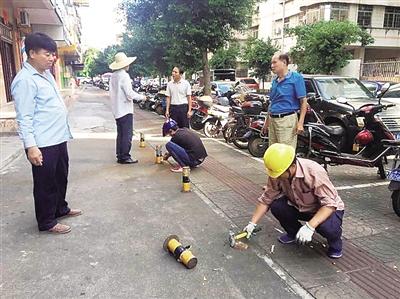 绊脚的阻车桩铁皮拆除了(铁皮拆除便道公交四条) 汽修知识