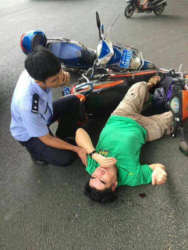 旅游途中突遇交通事故 当雄民警救助受伤老人(民警老人当雄交通事故受伤) 汽修知识