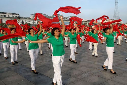 中国人为什么爱跳广场舞？(广场人民网活动社会越来越) 汽修知识