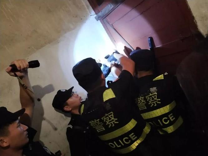 深圳一男子将可乐瓶从阳台抛下砸中汽车 被刑拘(高空人民日报抛掷菜刀楼下) 汽修知识