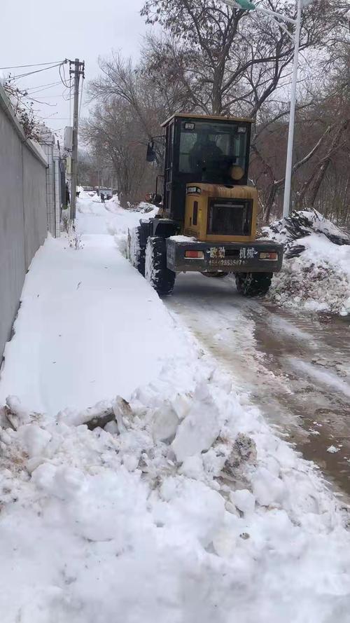 他们这样拼(铲车抗击这场积雪暴雪) 汽修知识