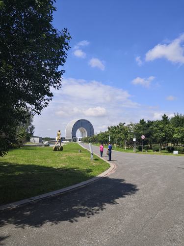 灞河边走走》 在浐灞汽车公园保养车子(河边保养车子走走公园) 汽修知识