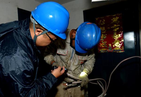 县区｜冷水滩供电公司：雨中紧急抢修外力破坏线路保供电(抢修供电公司湖南日报故障) 汽修知识