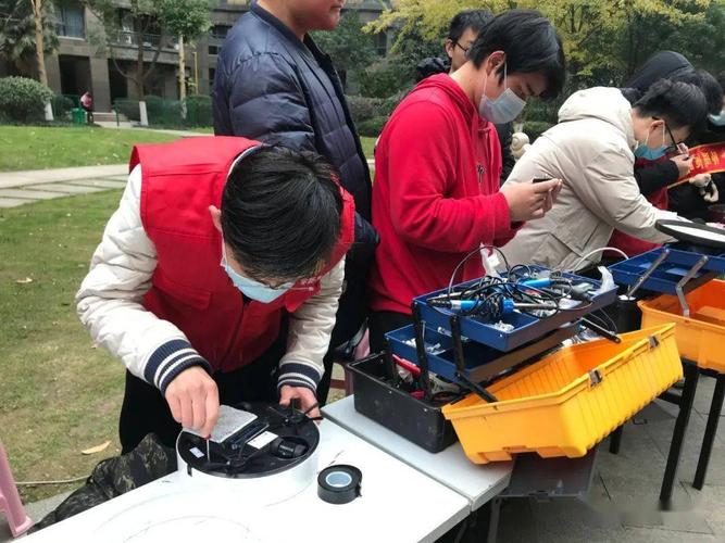 电器维修技师在管控区化身“多面手”(维修电器新京报街道志愿者) 汽修知识