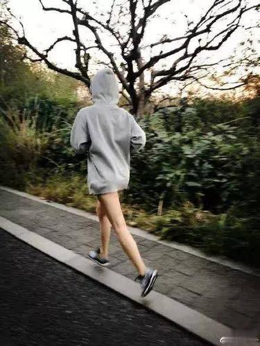 5点起床跑8公里：我心里至少放弃了1000次(跑步的人我心里胖子起床) 汽修知识