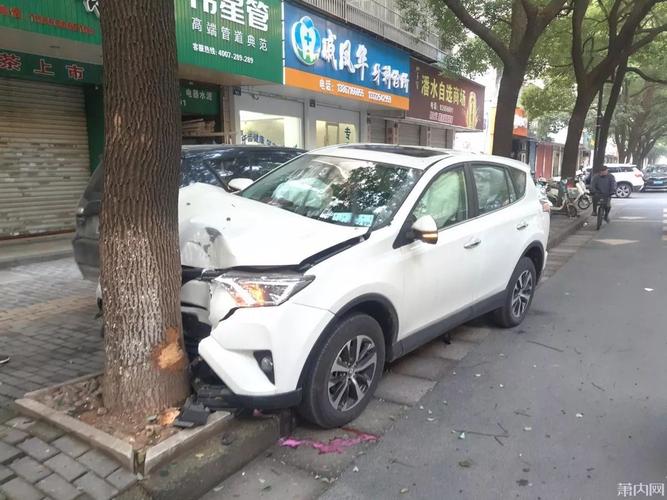 撞车、撞树都不如撞墙省钱？(块钱备胎广告牌护栏有可能) 汽修知识